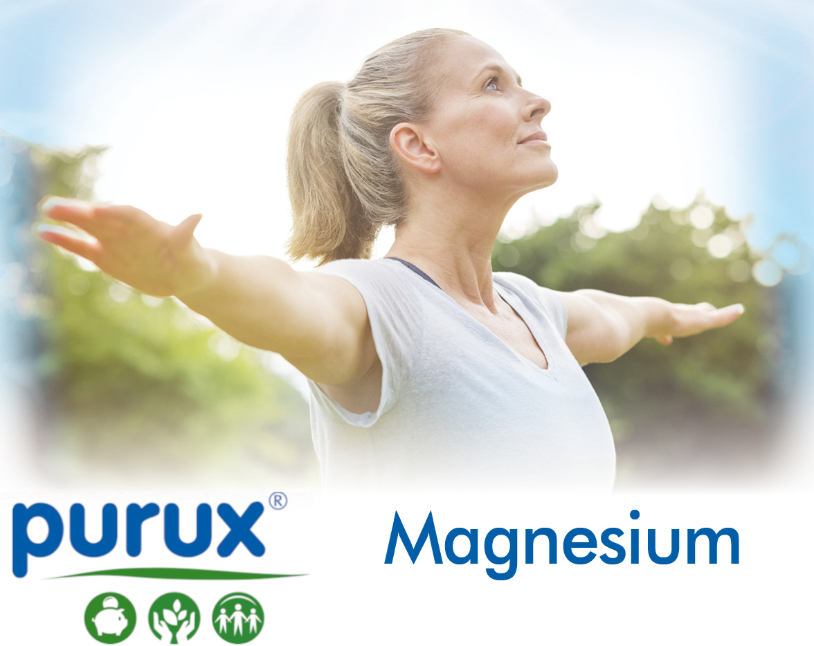 Eine Blonde frau Steht mit ausgebreiteten armen im Sonnenschein. Unterschrift Purux Magnesium